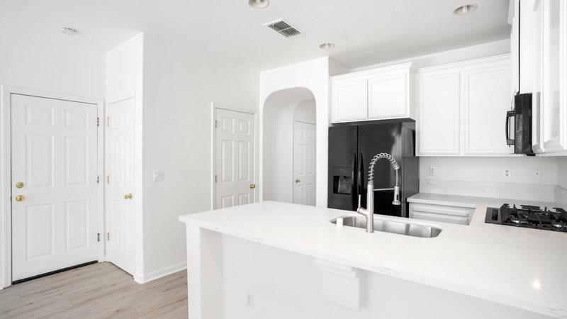 Detail Gallery Image 11 of 30 For 3241 Tice Creek Way, Sacramento,  CA 95833 - 2 Beds | 2/1 Baths