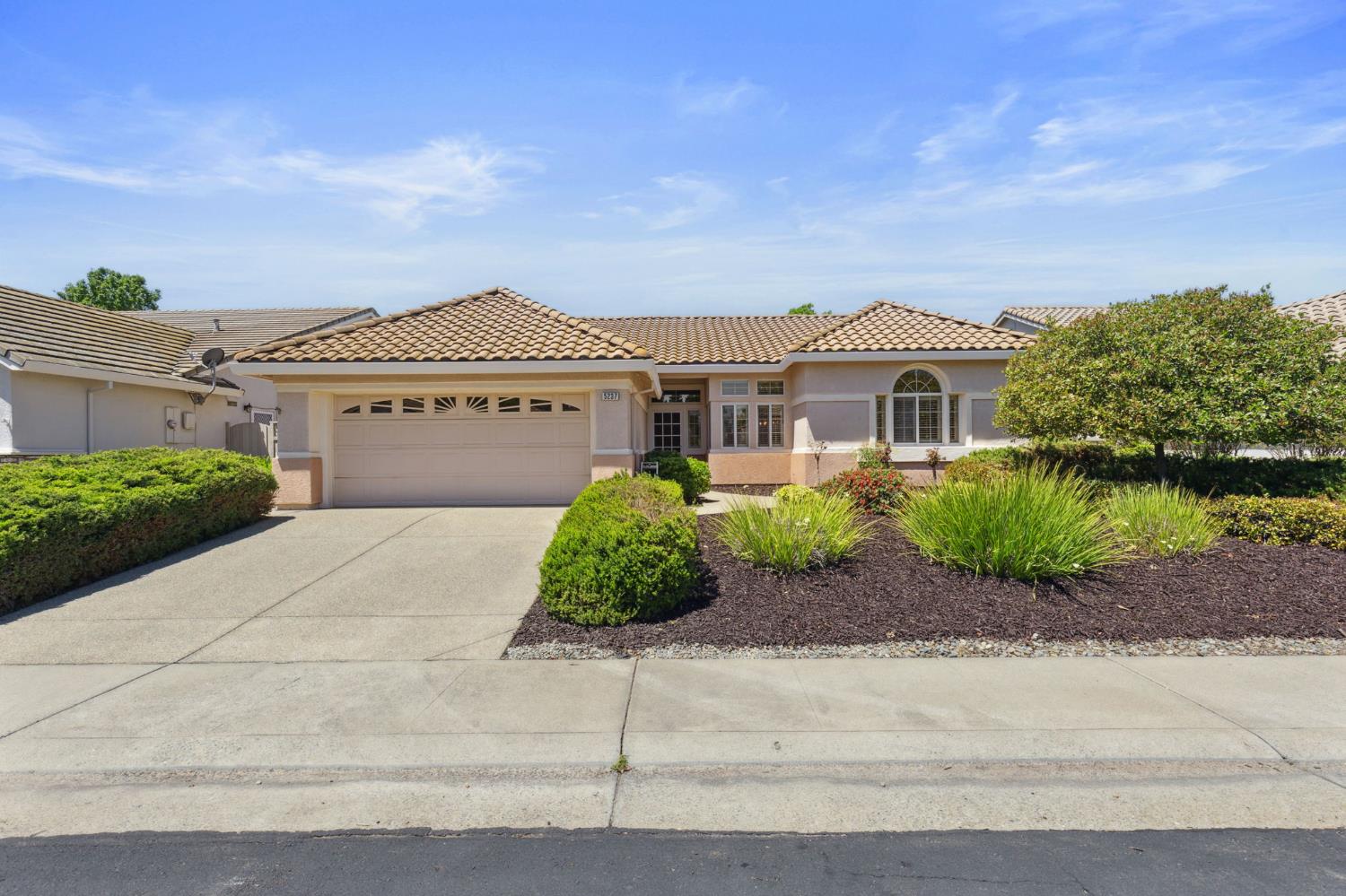 Detail Gallery Image 2 of 38 For 5237 Sugar Pine Loop, Roseville,  CA 95747 - 2 Beds | 2 Baths