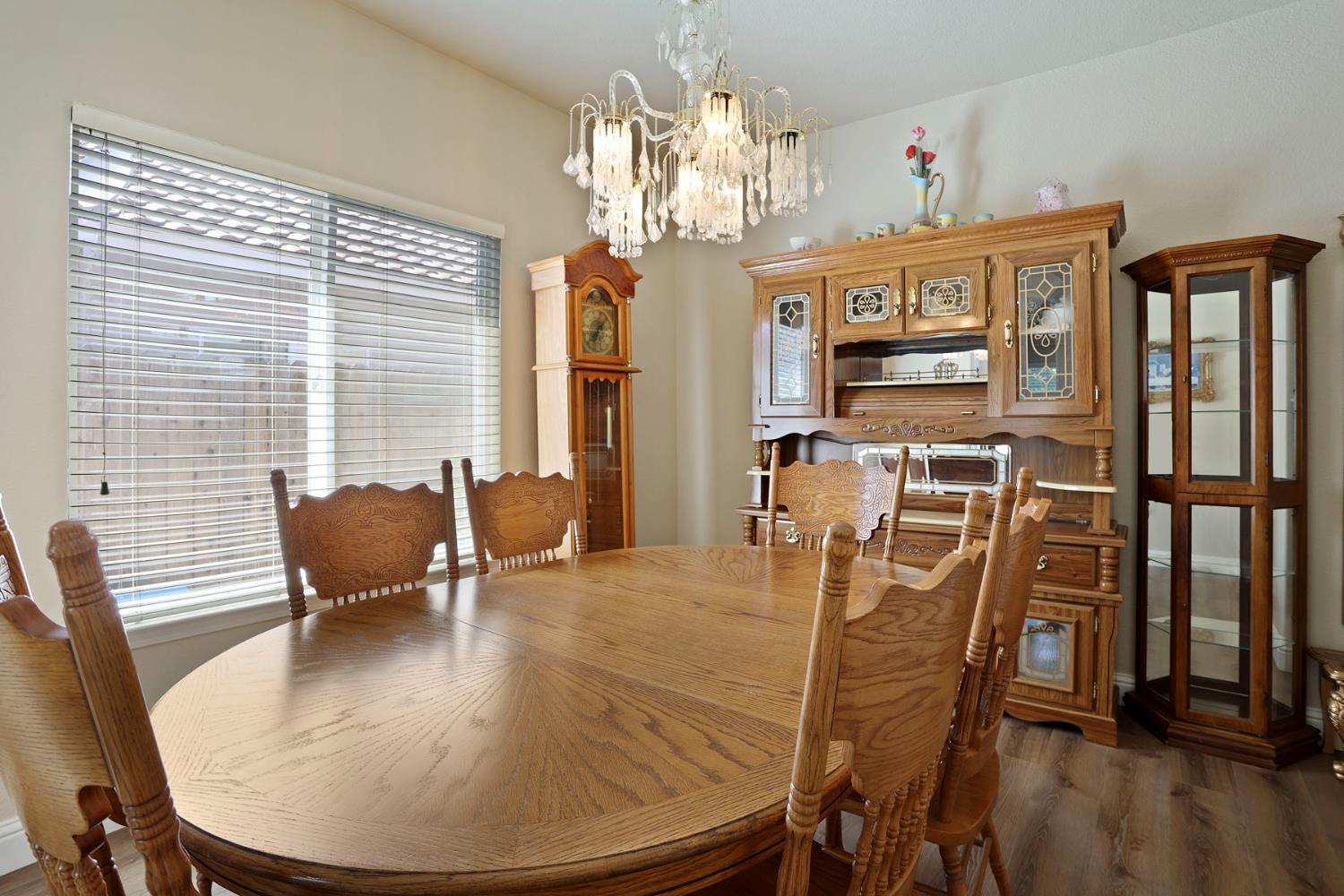 Detail Gallery Image 20 of 41 For 1930 Crystalwood Ln, Lodi,  CA 95242 - 3 Beds | 2 Baths