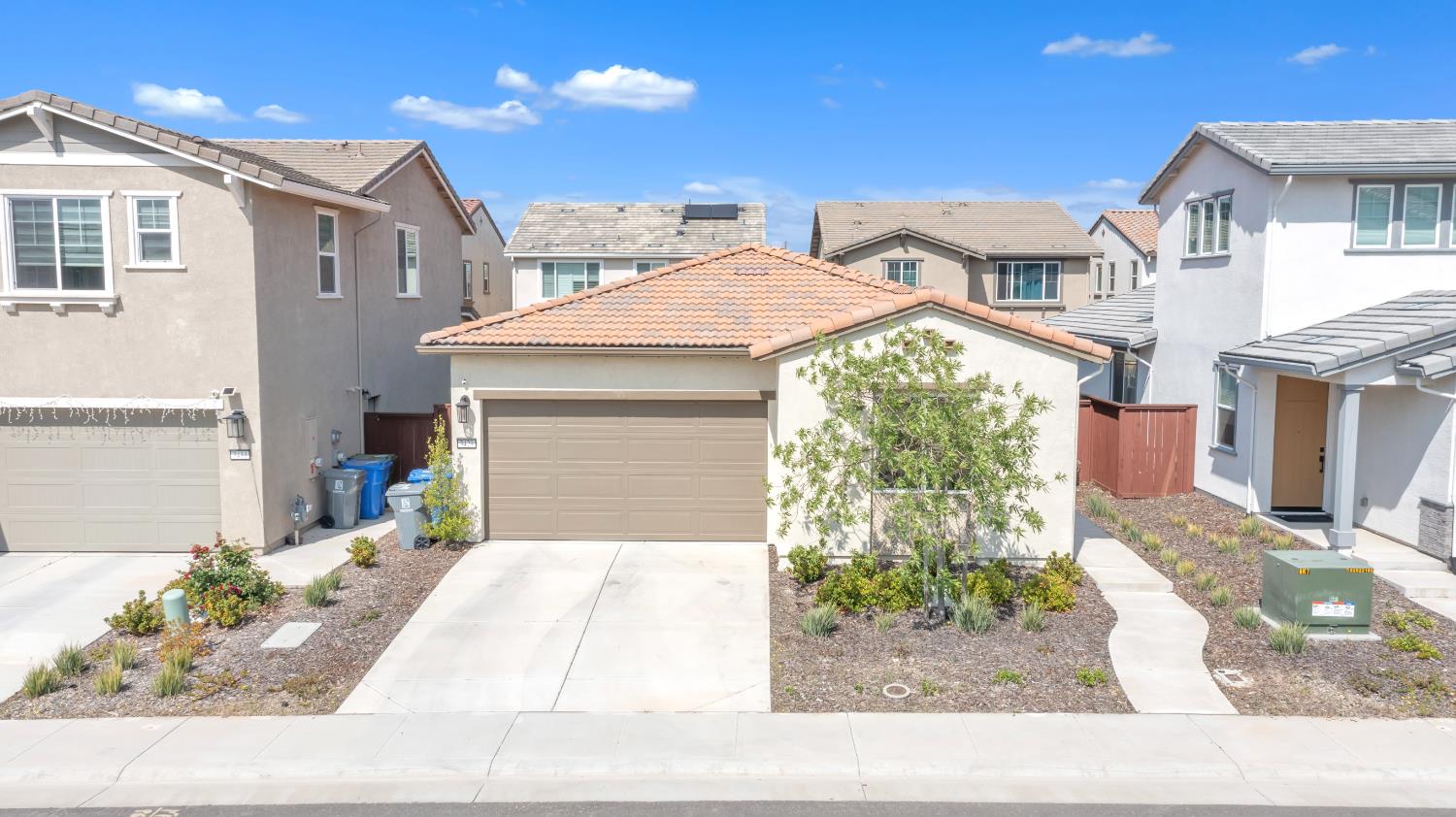 Detail Gallery Image 3 of 35 For 3429 Tall Oaks Bend Way, Folsom,  CA 95630 - 3 Beds | 2 Baths