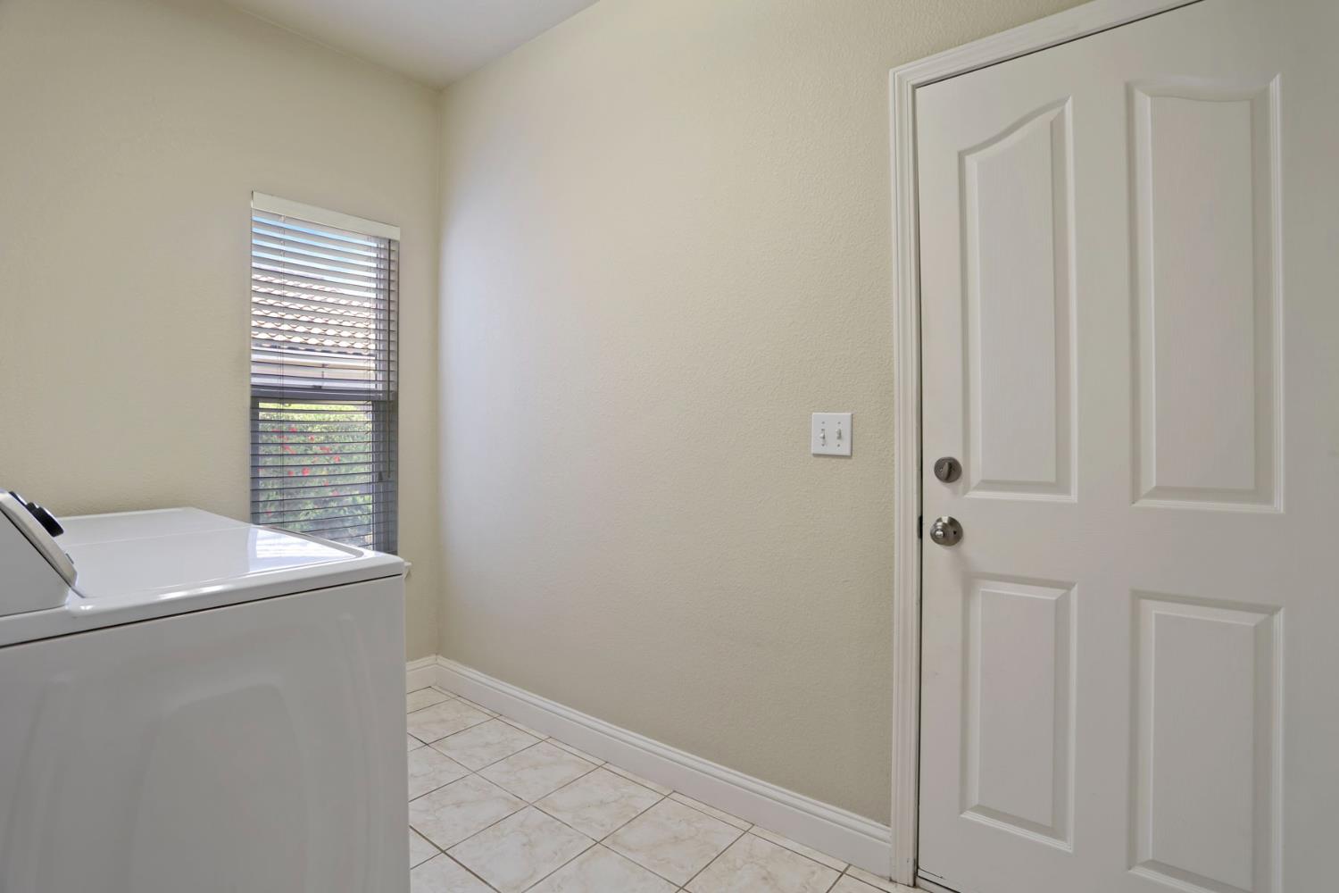 Detail Gallery Image 28 of 41 For 1930 Crystalwood Ln, Lodi,  CA 95242 - 3 Beds | 2 Baths