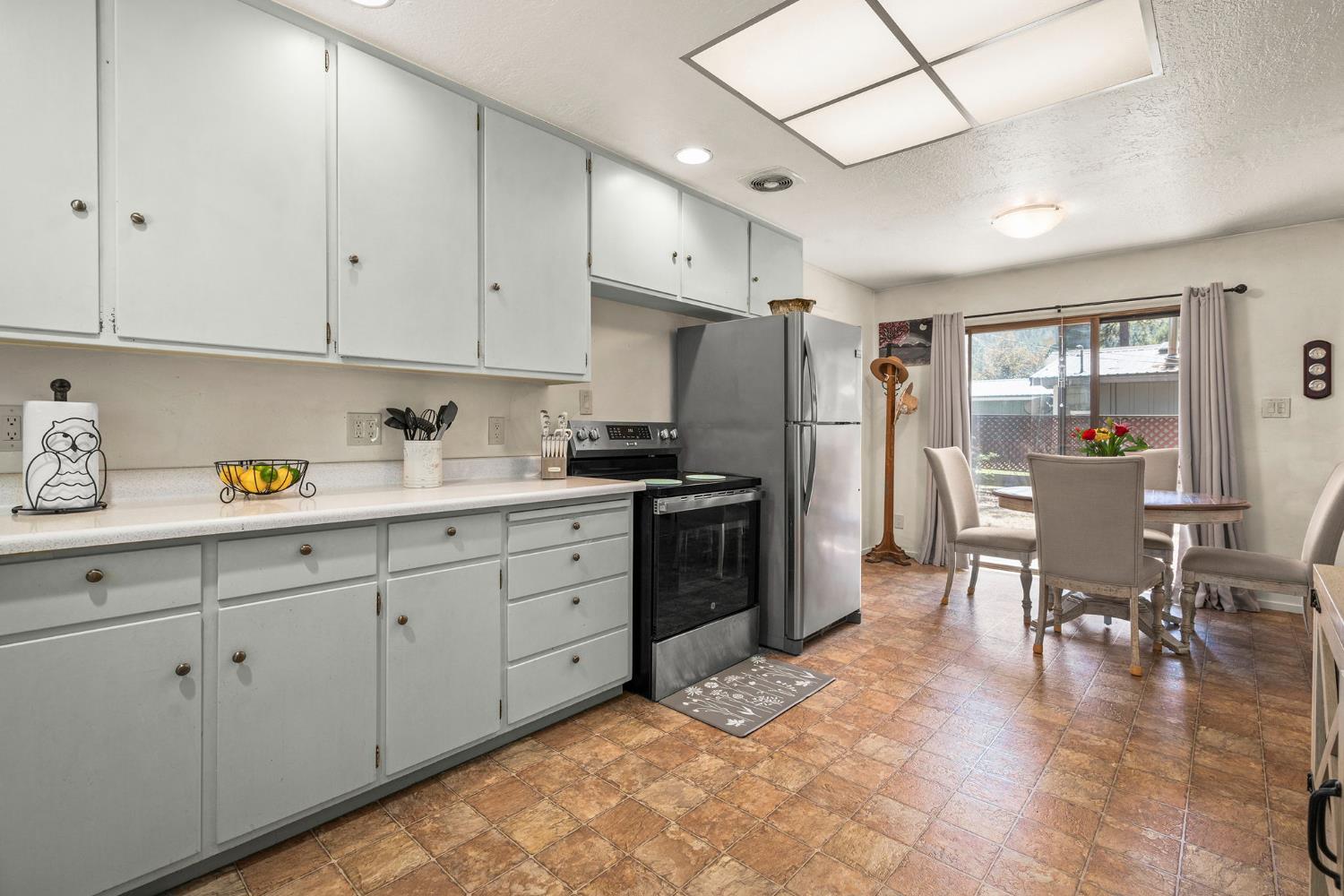 Detail Gallery Image 3 of 18 For 237 Katherine St, Quincy,  CA 95971 - 2 Beds | 1 Baths