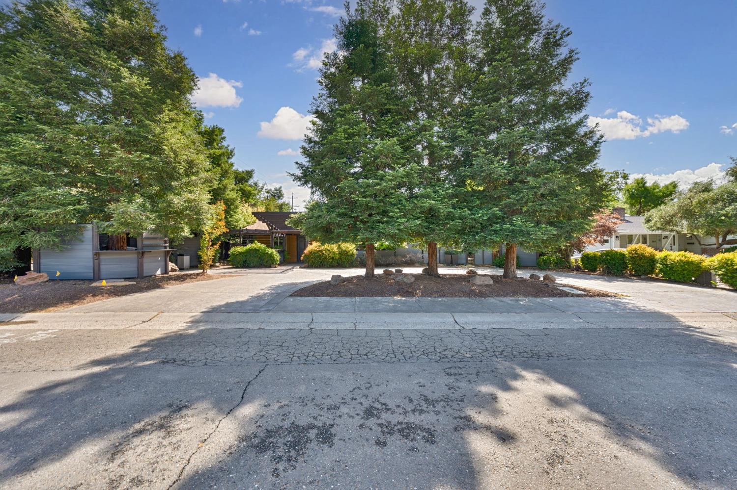 Detail Gallery Image 2 of 32 For 1660 La Playa Way, Sacramento,  CA 95864 - 3 Beds | 1 Baths