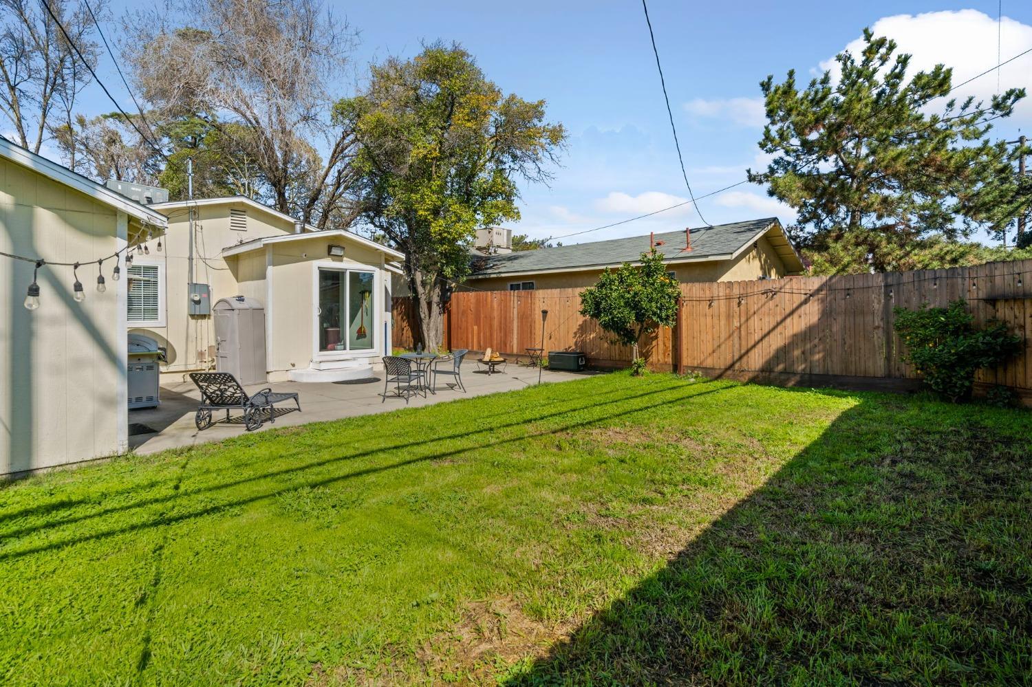Detail Gallery Image 27 of 31 For 2052 Elmwood Ave, Stockton,  CA 95204 - 2 Beds | 1 Baths