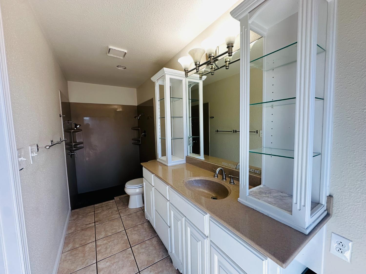 Detail Gallery Image 17 of 41 For 553 Manor Oak Pl, Manteca,  CA 95336 - 4 Beds | 3 Baths