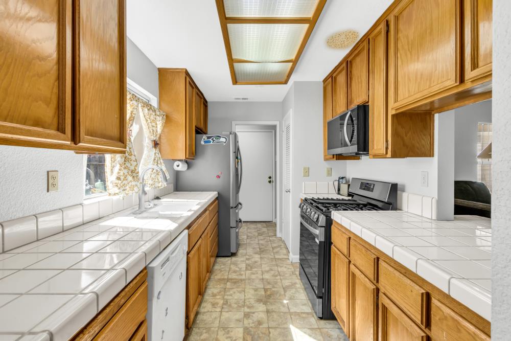 Detail Gallery Image 13 of 33 For 7926 Eagle Peak Way, Antelope,  CA 95843 - 3 Beds | 2 Baths
