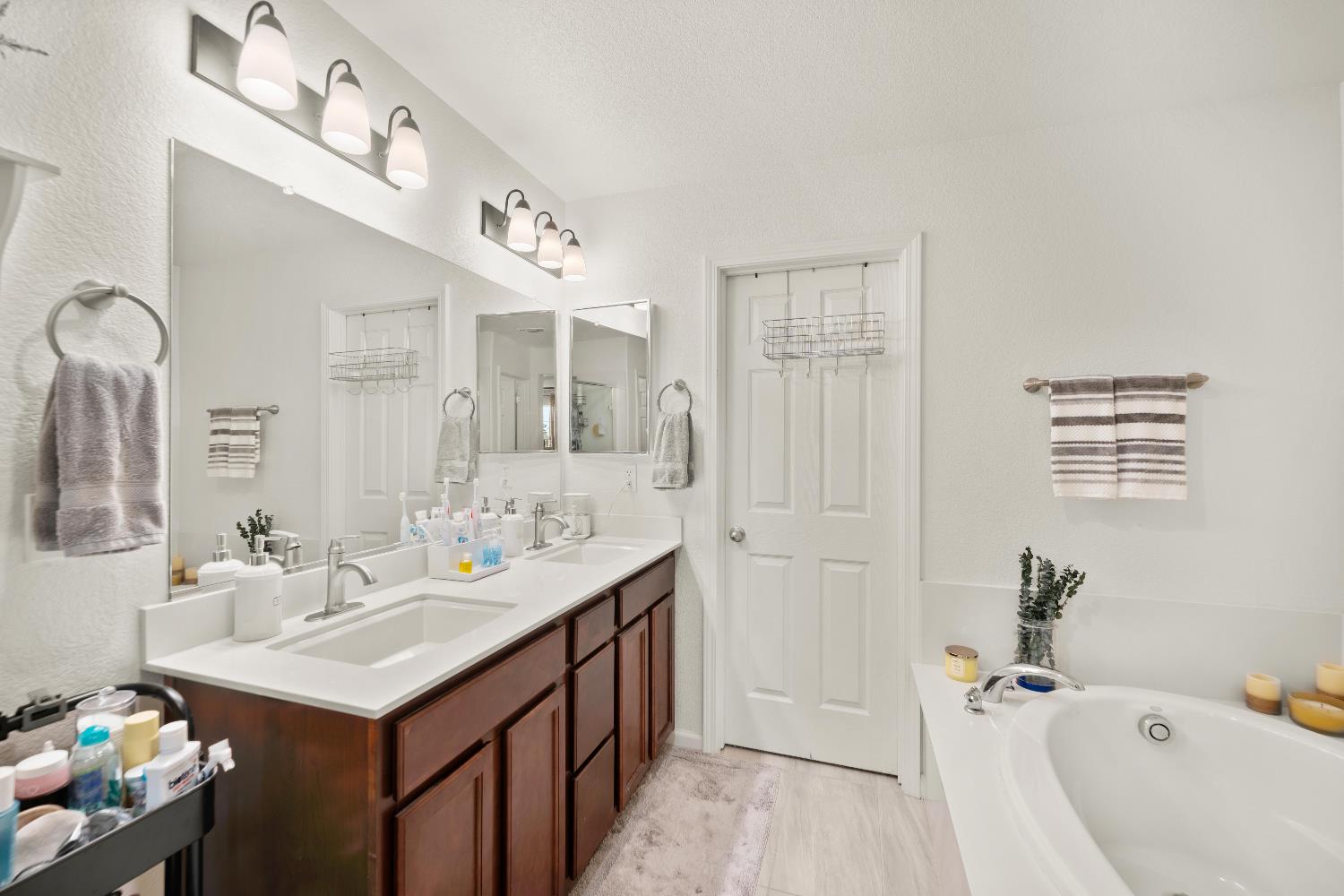 Detail Gallery Image 27 of 55 For 257 Bywell Bridge Cir, Sacramento,  CA 95823 - 3 Beds | 2/1 Baths