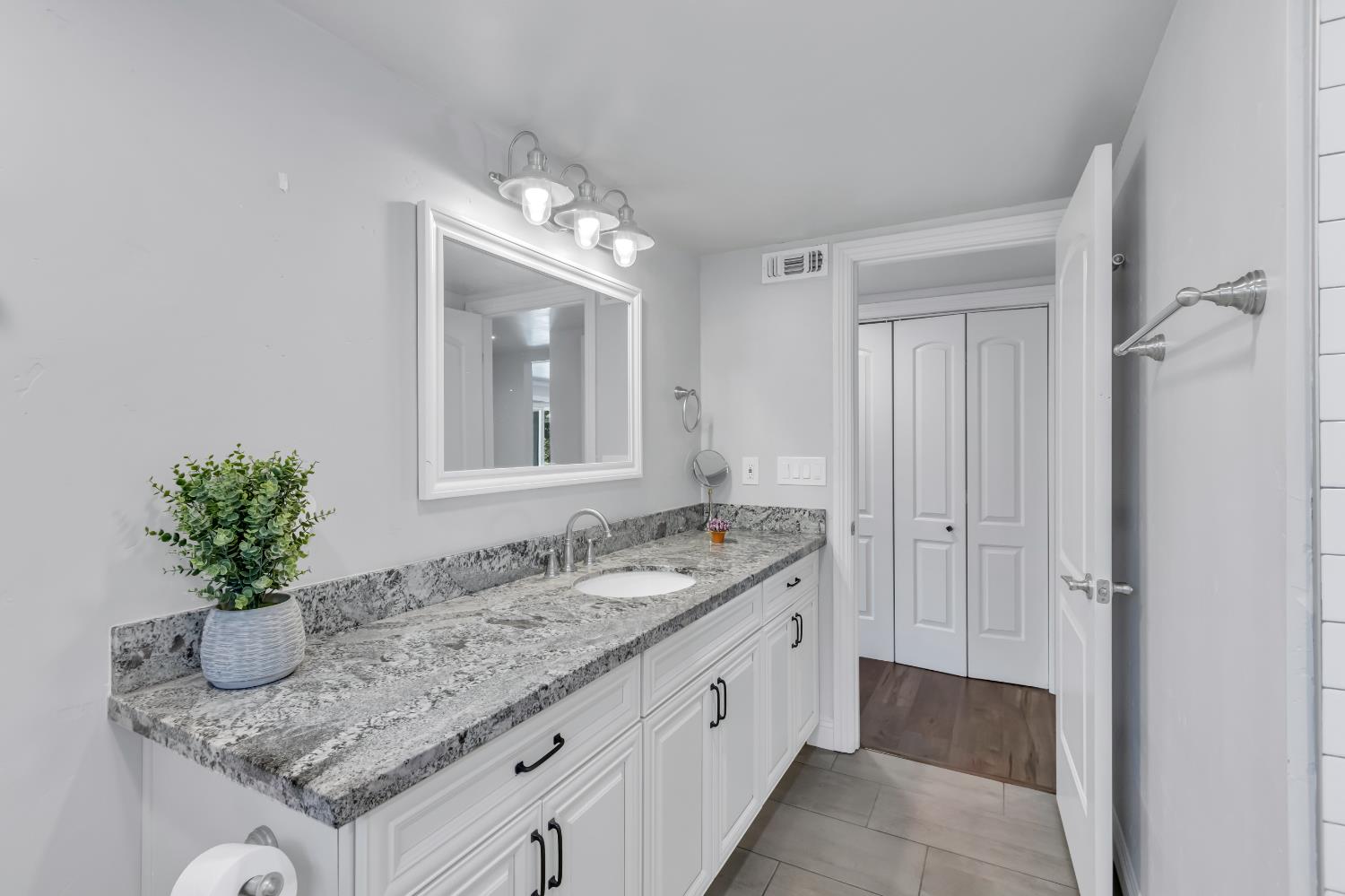 Detail Gallery Image 29 of 94 For 590 Kevington Ct, Sacramento,  CA 95864 - 4 Beds | 3/1 Baths