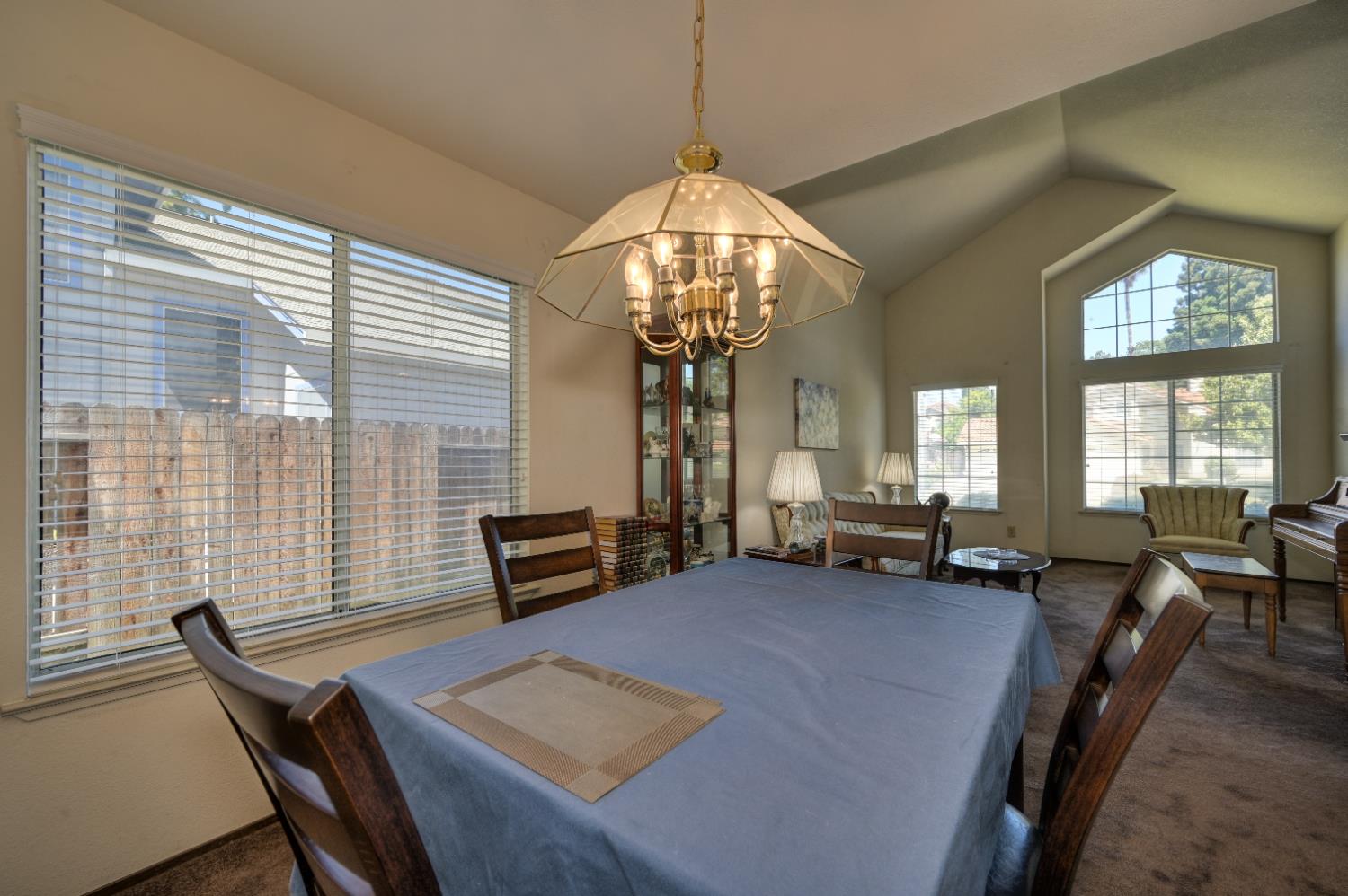 Detail Gallery Image 9 of 42 For 7827 River Estates Dr, Sacramento,  CA 95831 - 3 Beds | 2 Baths