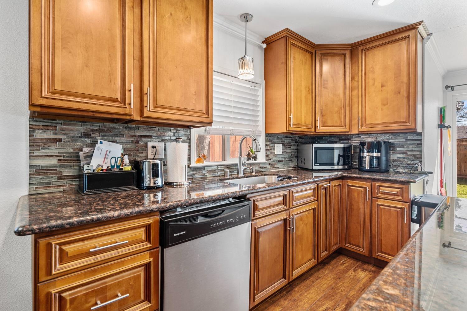 Detail Gallery Image 14 of 31 For 2052 Elmwood Ave, Stockton,  CA 95204 - 2 Beds | 1 Baths