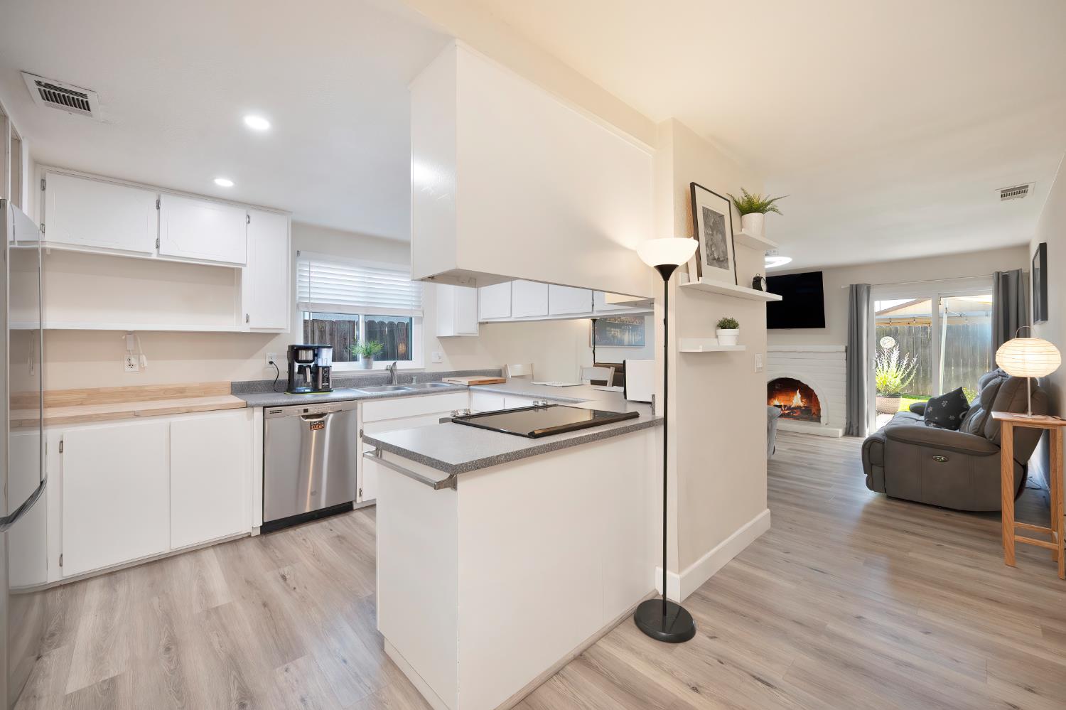 Detail Gallery Image 17 of 52 For 9548 Helio Dr, Sacramento,  CA 95827 - 3 Beds | 2 Baths