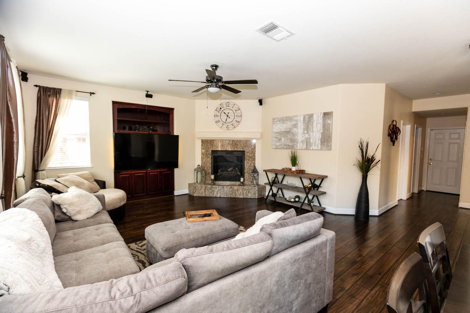 Detail Gallery Image 11 of 37 For 10730 Sand Castle Way, Stockton,  CA 95209 - 4 Beds | 3 Baths