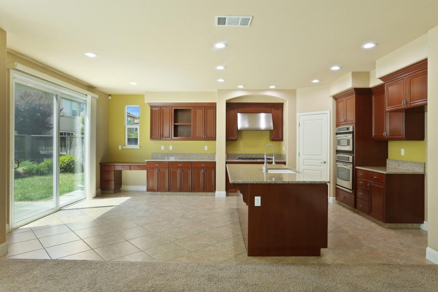 Detail Gallery Image 16 of 68 For 10305 Bridgeview Ln, Stockton,  CA 95219 - 5 Beds | 3 Baths