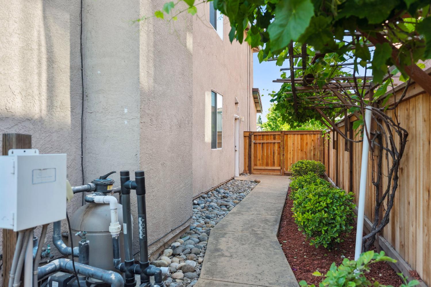 Detail Gallery Image 38 of 39 For 6307 Brook Hollow Cir, Stockton,  CA 95219 - 5 Beds | 3 Baths