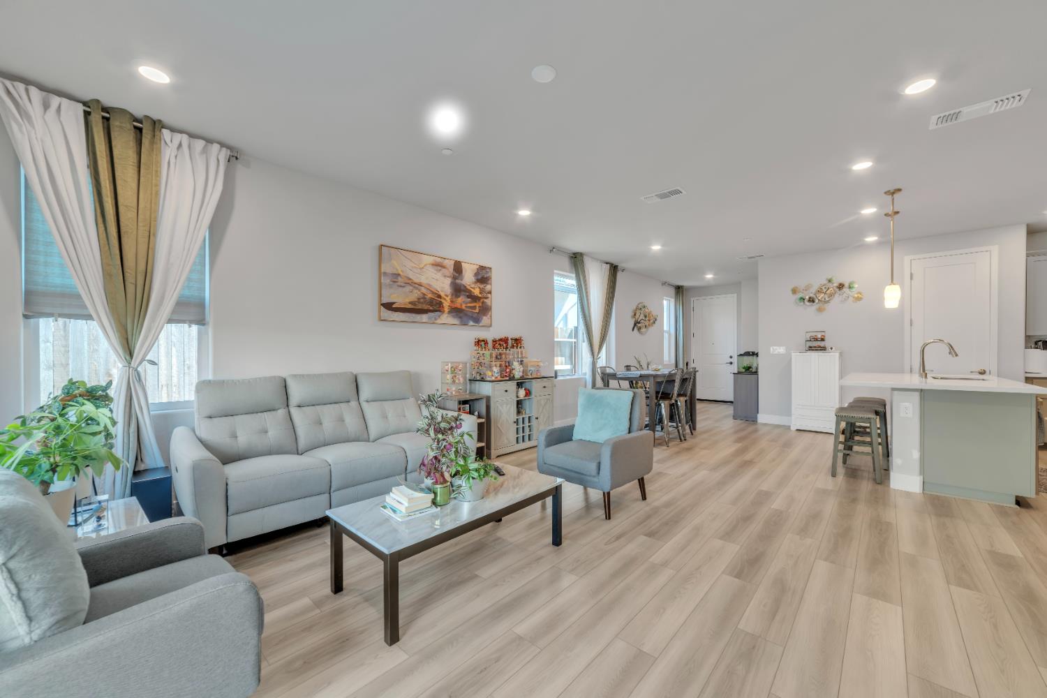 Detail Gallery Image 10 of 35 For 3429 Tall Oaks Bend Way, Folsom,  CA 95630 - 3 Beds | 2 Baths