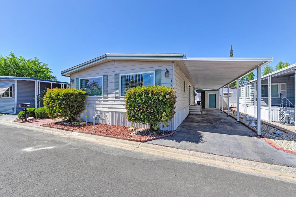 Detail Gallery Image 2 of 46 For 172 Rolling River Ln, Rancho Cordova,  CA 95670 - 2 Beds | 2 Baths