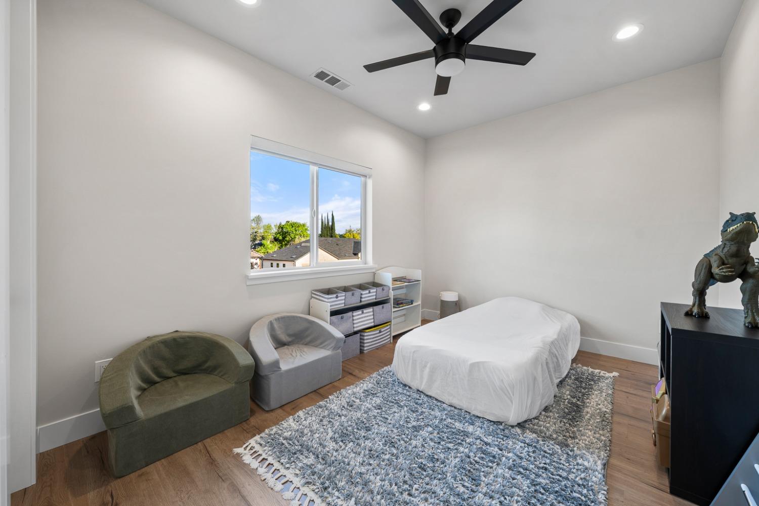 Detail Gallery Image 33 of 51 For 4020 Della Ct, Rocklin,  CA 95677 - 4 Beds | 2/1 Baths