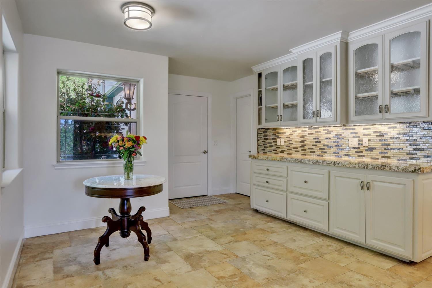 Kensington Kourt, Grass Valley, California image 17