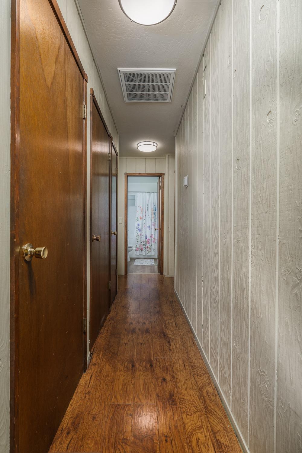 Detail Gallery Image 18 of 44 For 1644 Crystal Air Dr, South Lake Tahoe,  CA 96150 - 3 Beds | 1/1 Baths