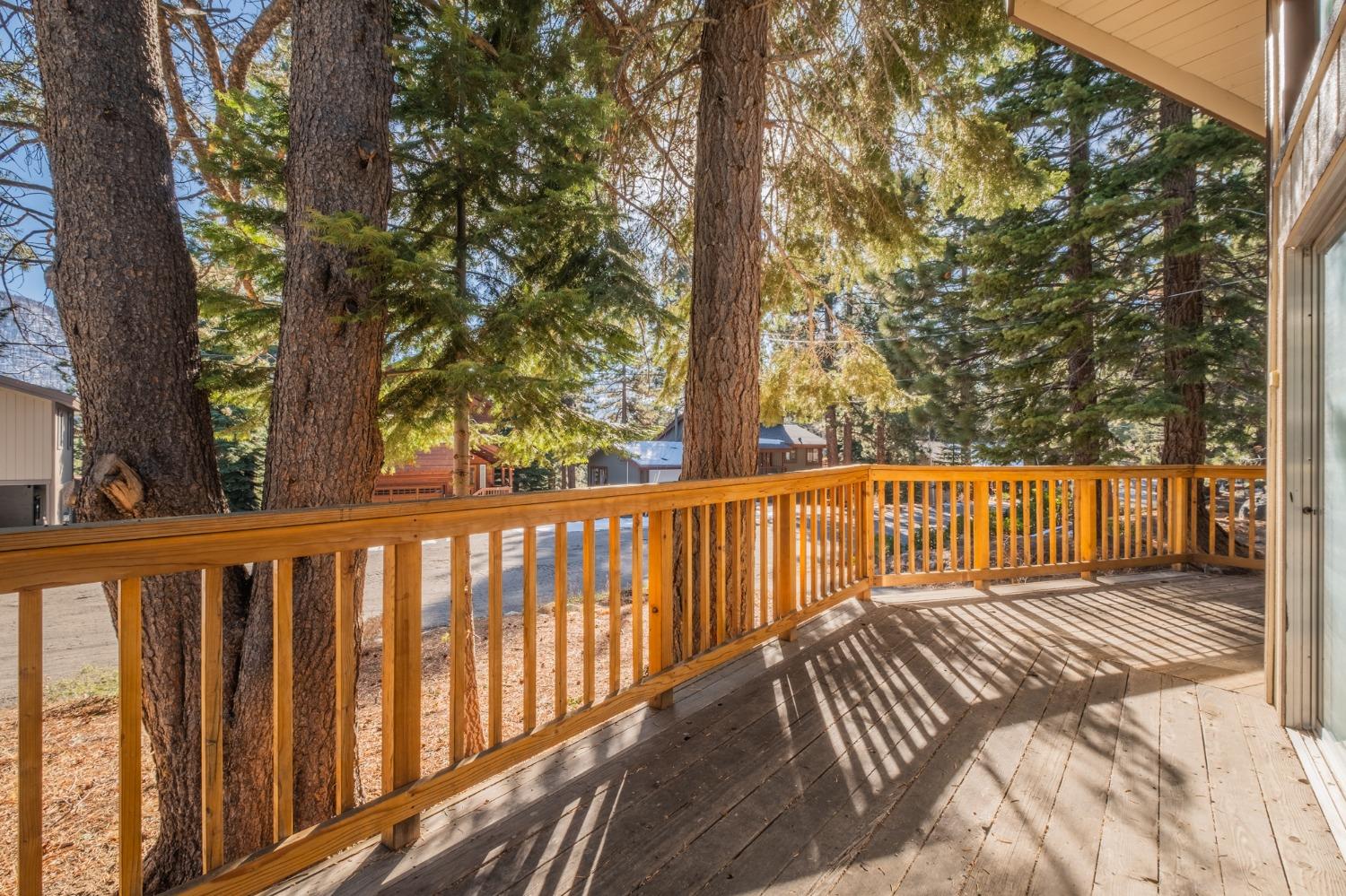 Detail Gallery Image 40 of 44 For 1644 Crystal Air Dr, South Lake Tahoe,  CA 96150 - 3 Beds | 1/1 Baths