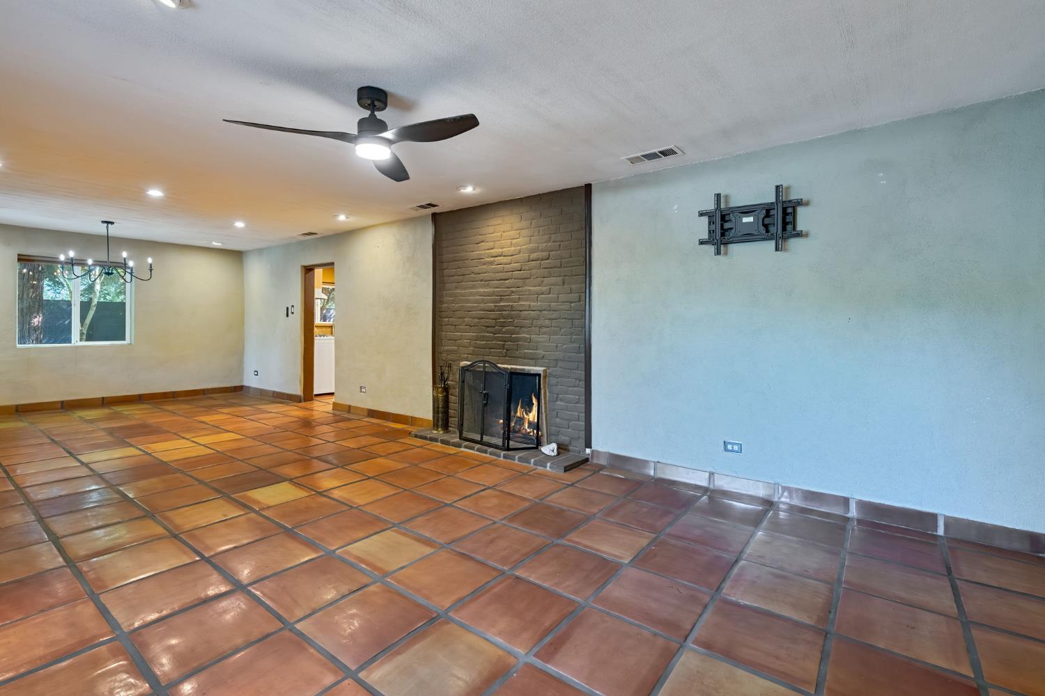 Detail Gallery Image 8 of 32 For 1660 La Playa Way, Sacramento,  CA 95864 - 3 Beds | 1 Baths