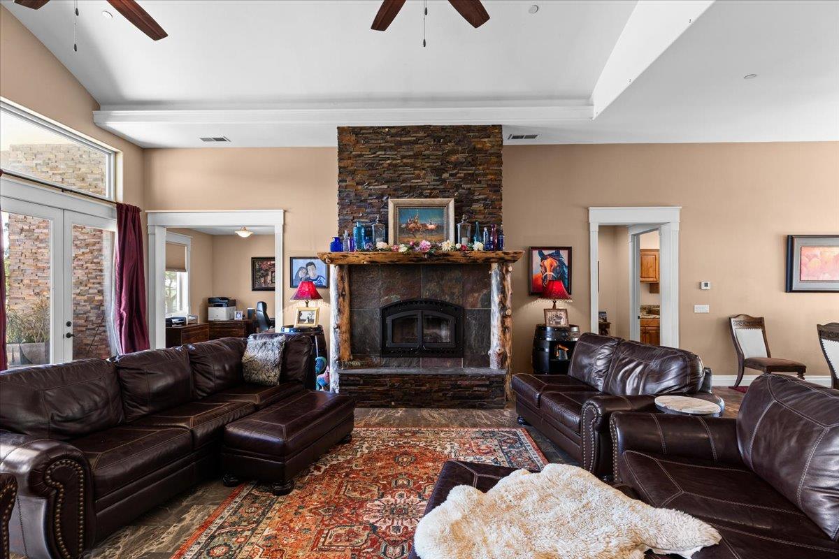Detail Gallery Image 15 of 97 For 9267 7r Bar Rd, Angels Camp,  CA 95222 - 3 Beds | 3/1 Baths
