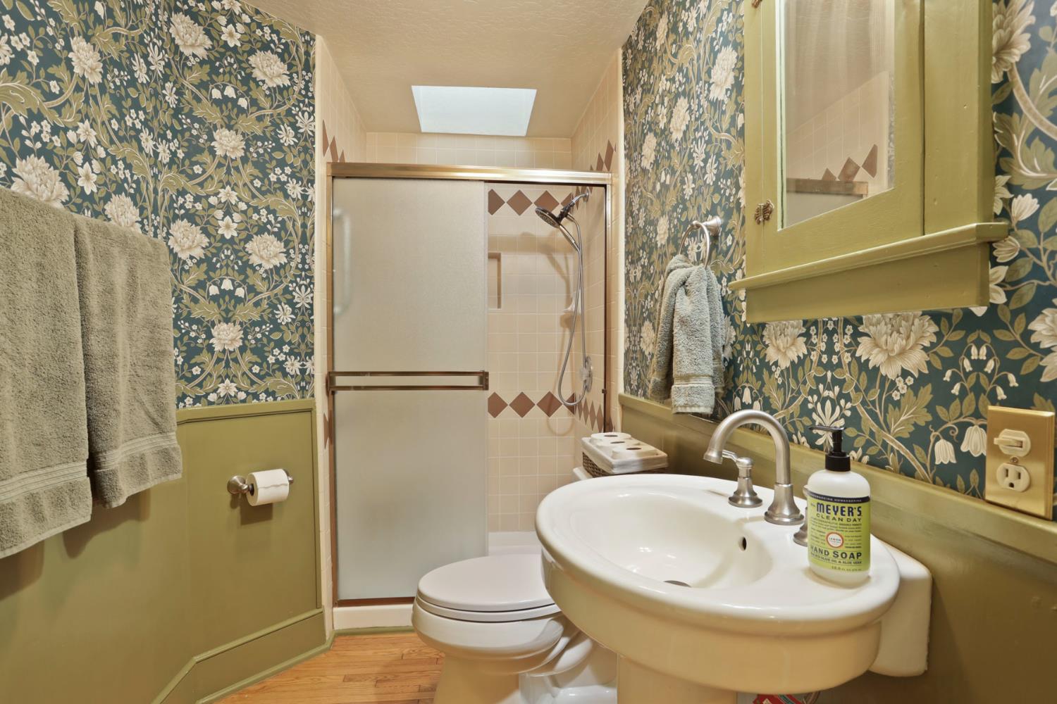 Detail Gallery Image 17 of 51 For 105 W Euclid Ave, Stockton,  CA 95204 - 4 Beds | 2 Baths