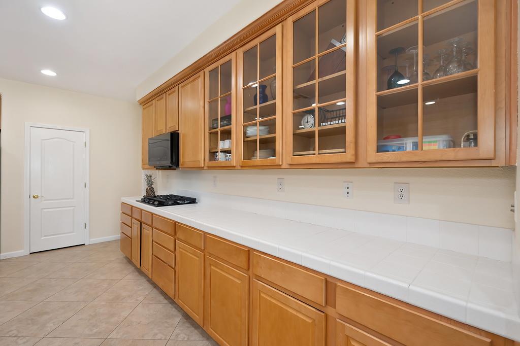 Detail Gallery Image 14 of 71 For 10317 Moura Ct, Elk Grove,  CA 95757 - 4 Beds | 2/1 Baths