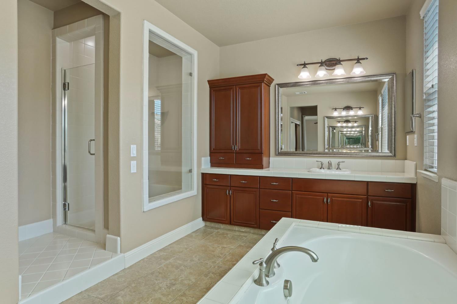 Detail Gallery Image 44 of 68 For 10305 Bridgeview Ln, Stockton,  CA 95219 - 5 Beds | 3 Baths