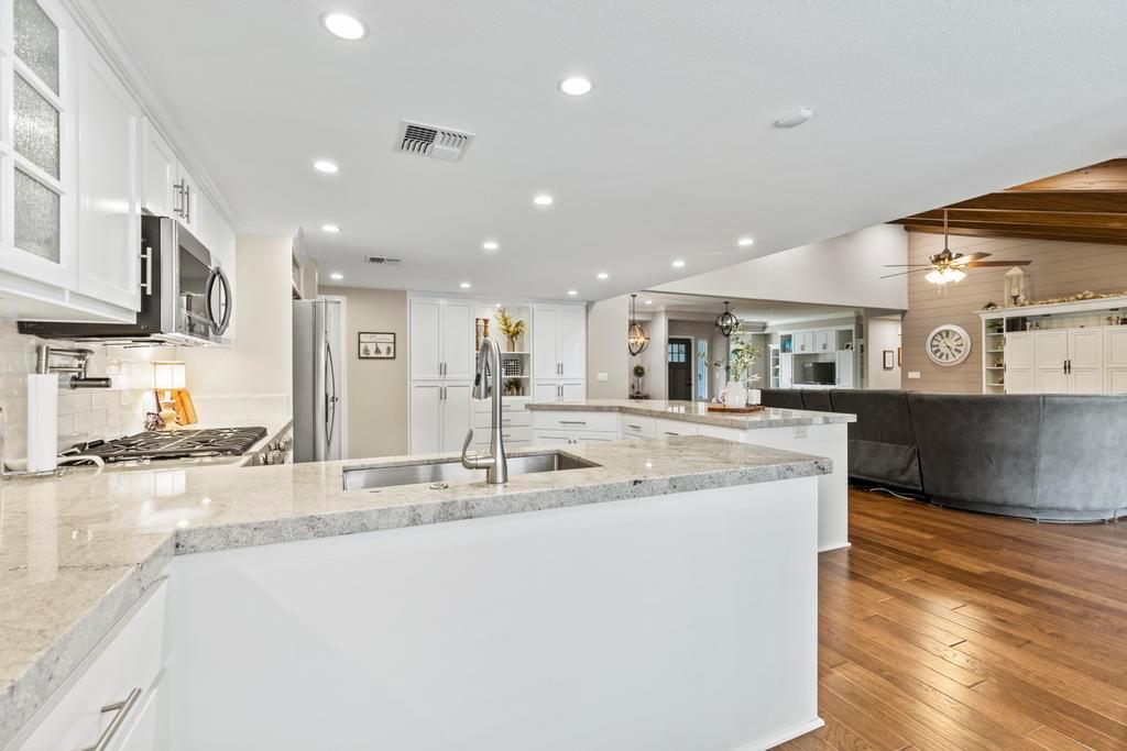 Detail Gallery Image 7 of 80 For 734 Mariner Loop, Yuba City,  CA 95991 - 4 Beds | 3 Baths