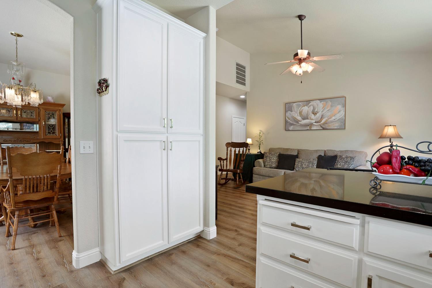 Detail Gallery Image 17 of 41 For 1930 Crystalwood Ln, Lodi,  CA 95242 - 3 Beds | 2 Baths