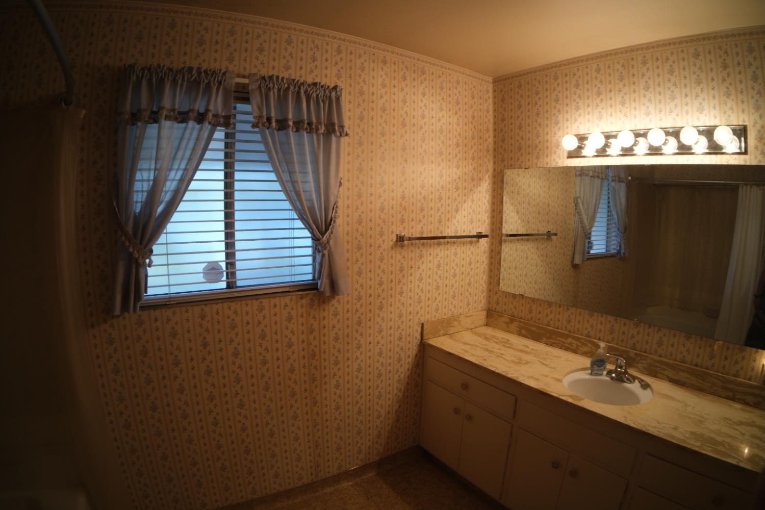 Detail Gallery Image 9 of 31 For 385 Birchwood Ct, Modesto,  CA 95350 - 3 Beds | 2 Baths