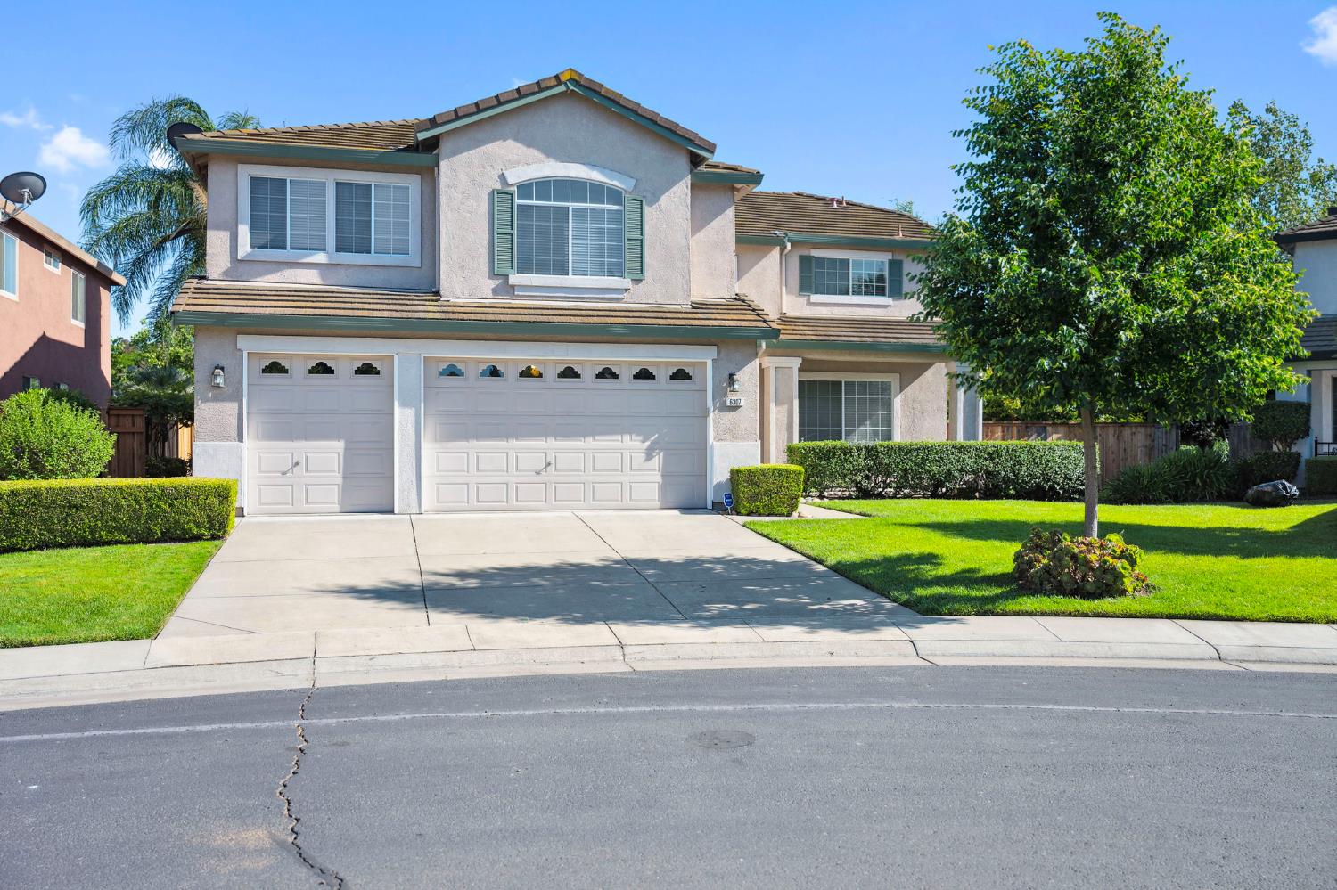 Detail Gallery Image 1 of 39 For 6307 Brook Hollow Cir, Stockton,  CA 95219 - 5 Beds | 3 Baths