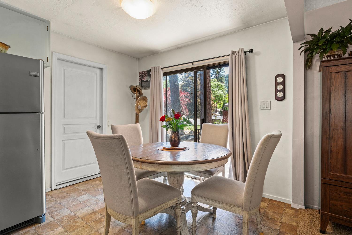 Detail Gallery Image 5 of 18 For 237 Katherine St, Quincy,  CA 95971 - 2 Beds | 1 Baths
