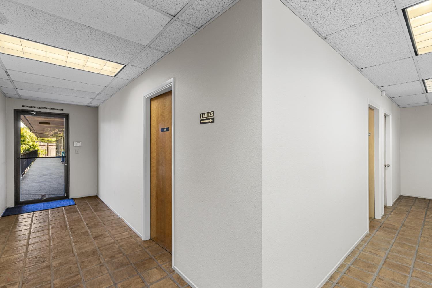 Detail Gallery Image 30 of 33 For 420 W Pine St, Lodi,  CA 95240 - – Beds | – Baths