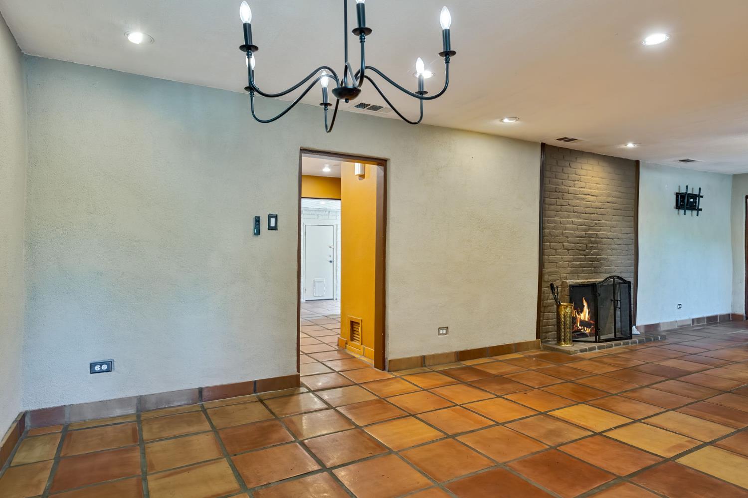 Detail Gallery Image 12 of 32 For 1660 La Playa Way, Sacramento,  CA 95864 - 3 Beds | 1 Baths