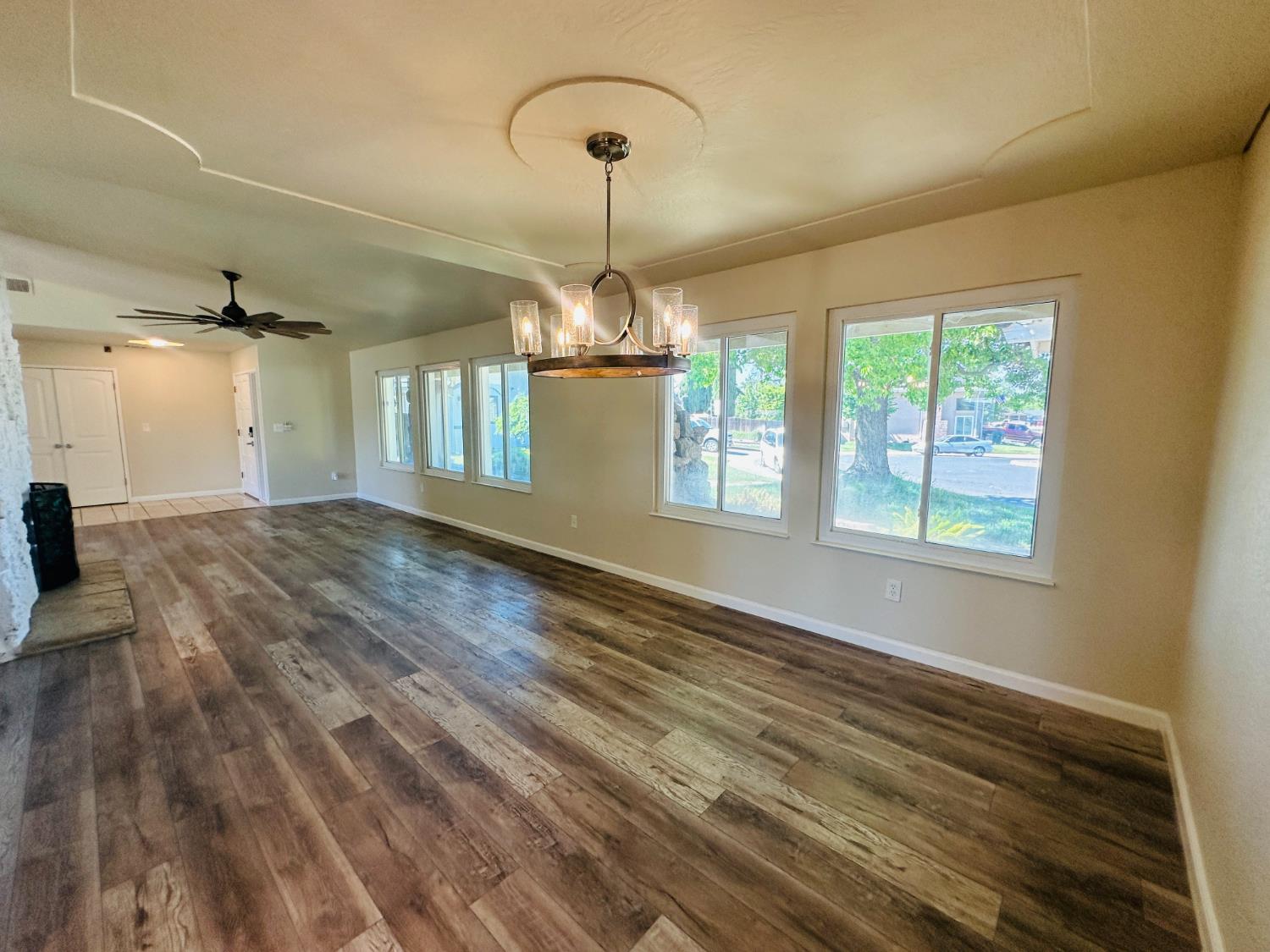 Detail Gallery Image 13 of 41 For 553 Manor Oak Pl, Manteca,  CA 95336 - 4 Beds | 3 Baths