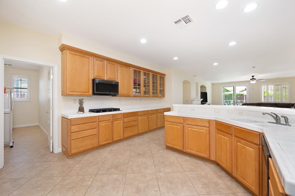 Detail Gallery Image 19 of 71 For 10317 Moura Ct, Elk Grove,  CA 95757 - 4 Beds | 2/1 Baths