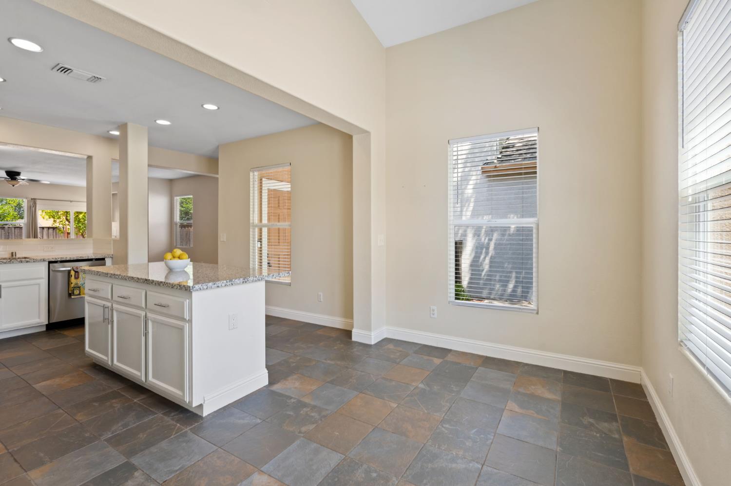 Detail Gallery Image 10 of 23 For 6530 Mystery Mountain Way, Rocklin,  CA 95765 - 3 Beds | 2 Baths