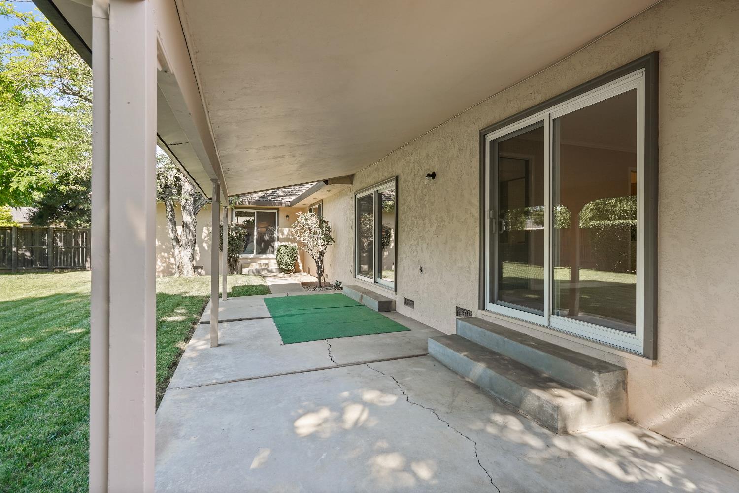 Detail Gallery Image 31 of 39 For 6400 Scenic Oak Ct, Carmichael,  CA 95608 - 4 Beds | 2/1 Baths