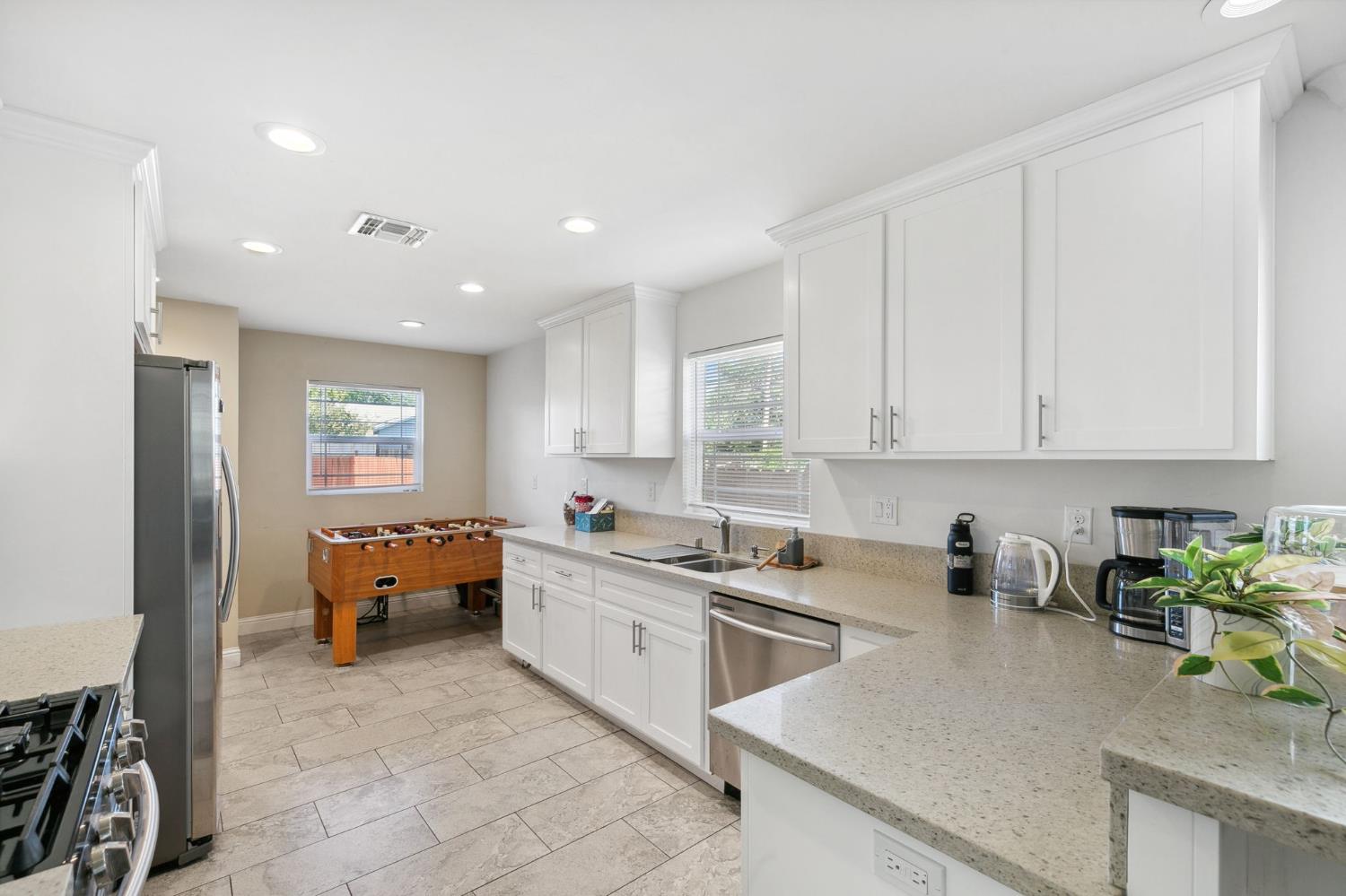 Detail Gallery Image 8 of 37 For 4309 23rd Ave, Sacramento,  CA 95820 - 3 Beds | 1 Baths