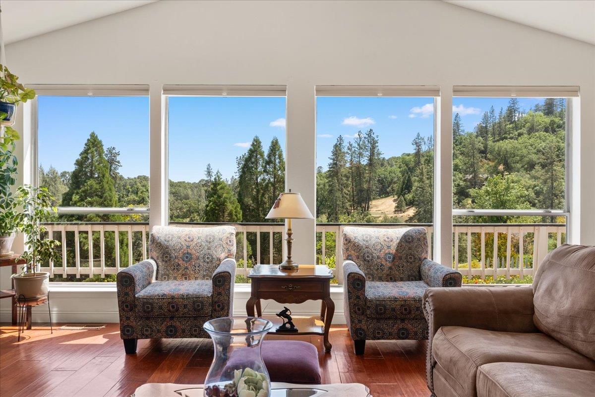 Detail Gallery Image 6 of 66 For 20088 Peyton Pl, Grass Valley,  CA 95949 - 4 Beds | 3 Baths