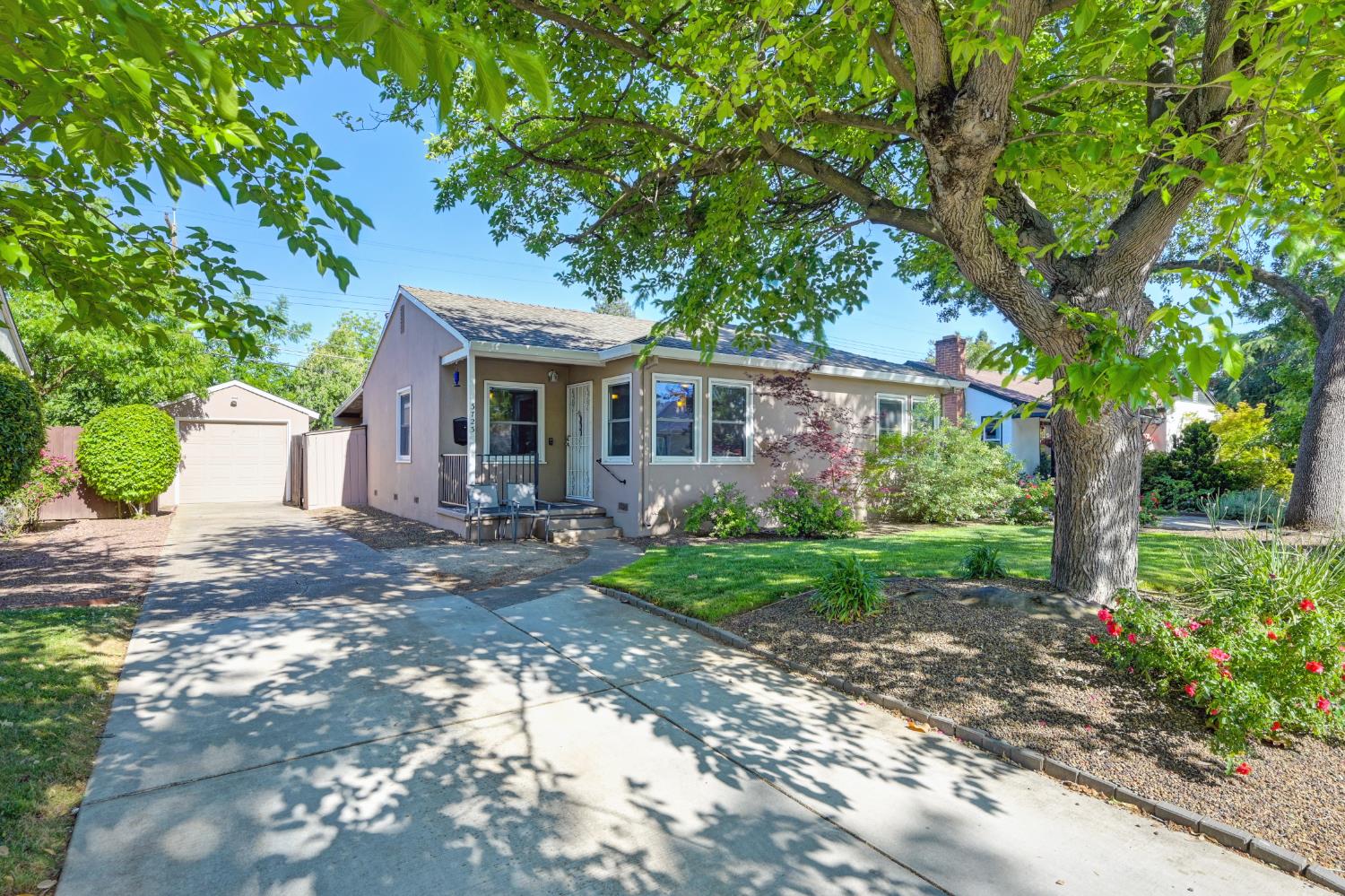 Detail Gallery Image 1 of 20 For 3723 61st St, Sacramento,  CA 95820 - 3 Beds | 1 Baths