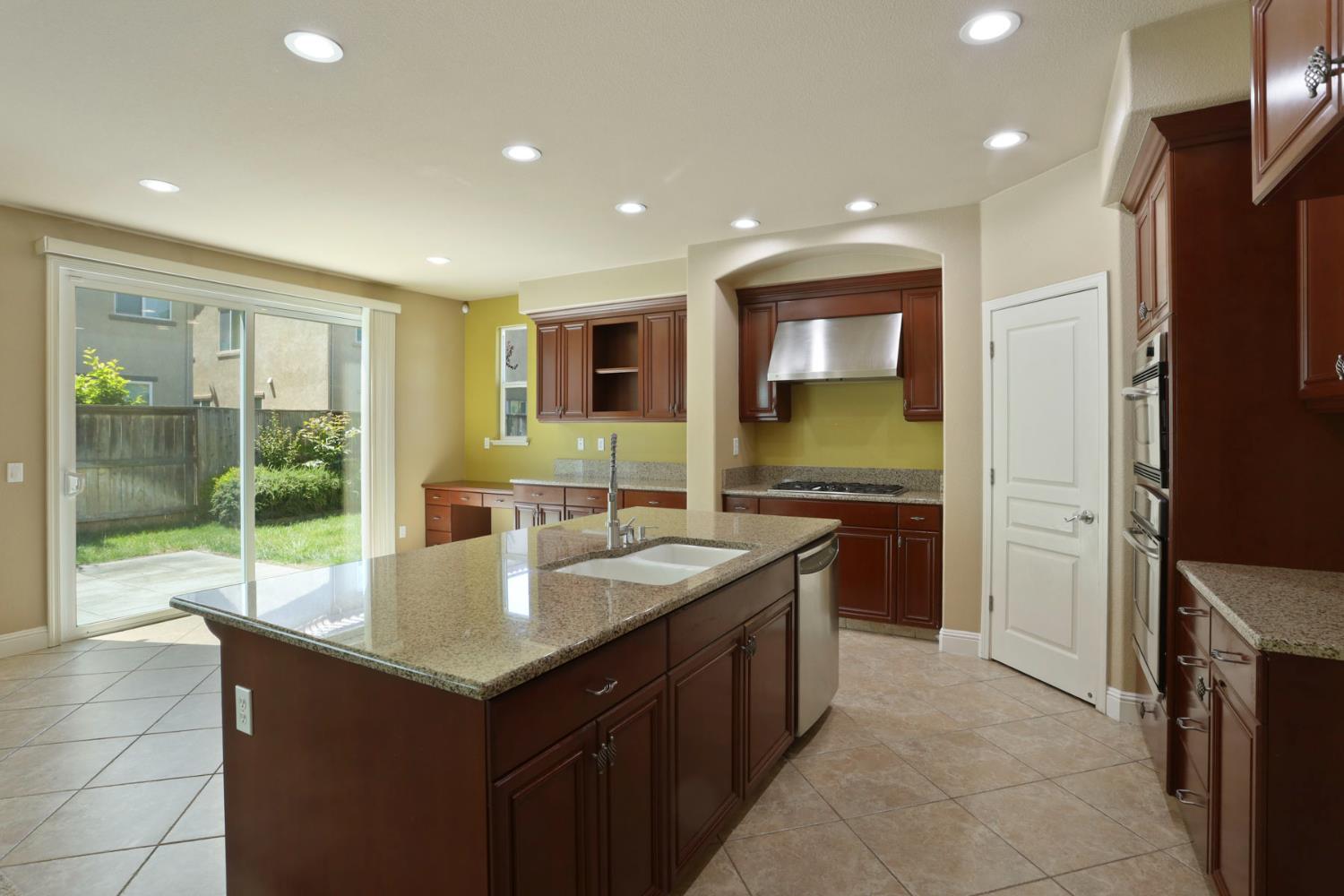 Detail Gallery Image 2 of 68 For 10305 Bridgeview Ln, Stockton,  CA 95219 - 5 Beds | 3 Baths