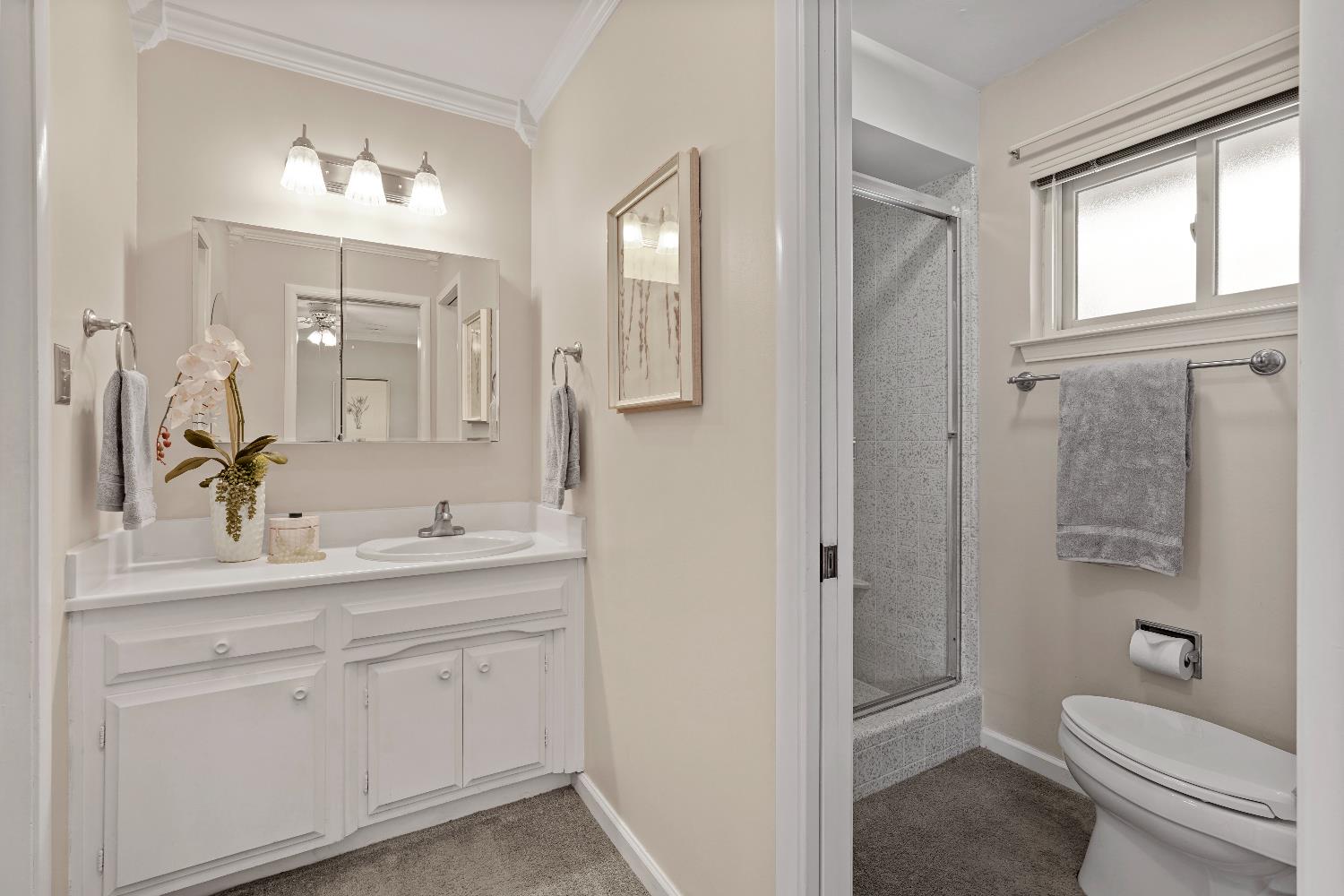Detail Gallery Image 25 of 39 For 6400 Scenic Oak Ct, Carmichael,  CA 95608 - 4 Beds | 2/1 Baths