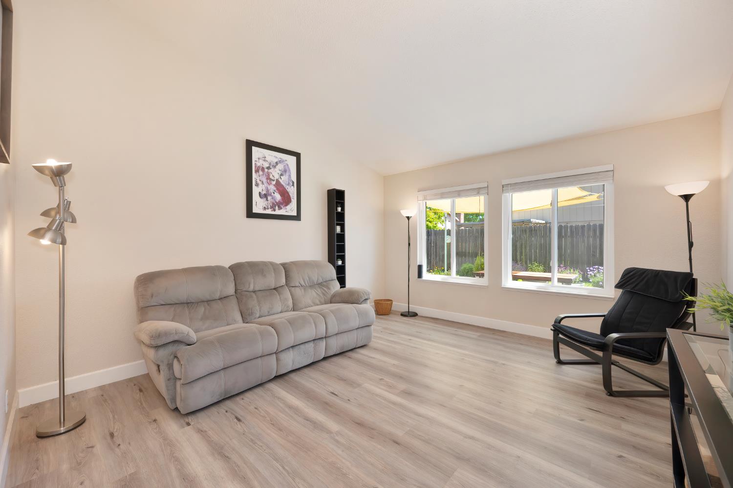 Detail Gallery Image 9 of 52 For 9548 Helio Dr, Sacramento,  CA 95827 - 3 Beds | 2 Baths