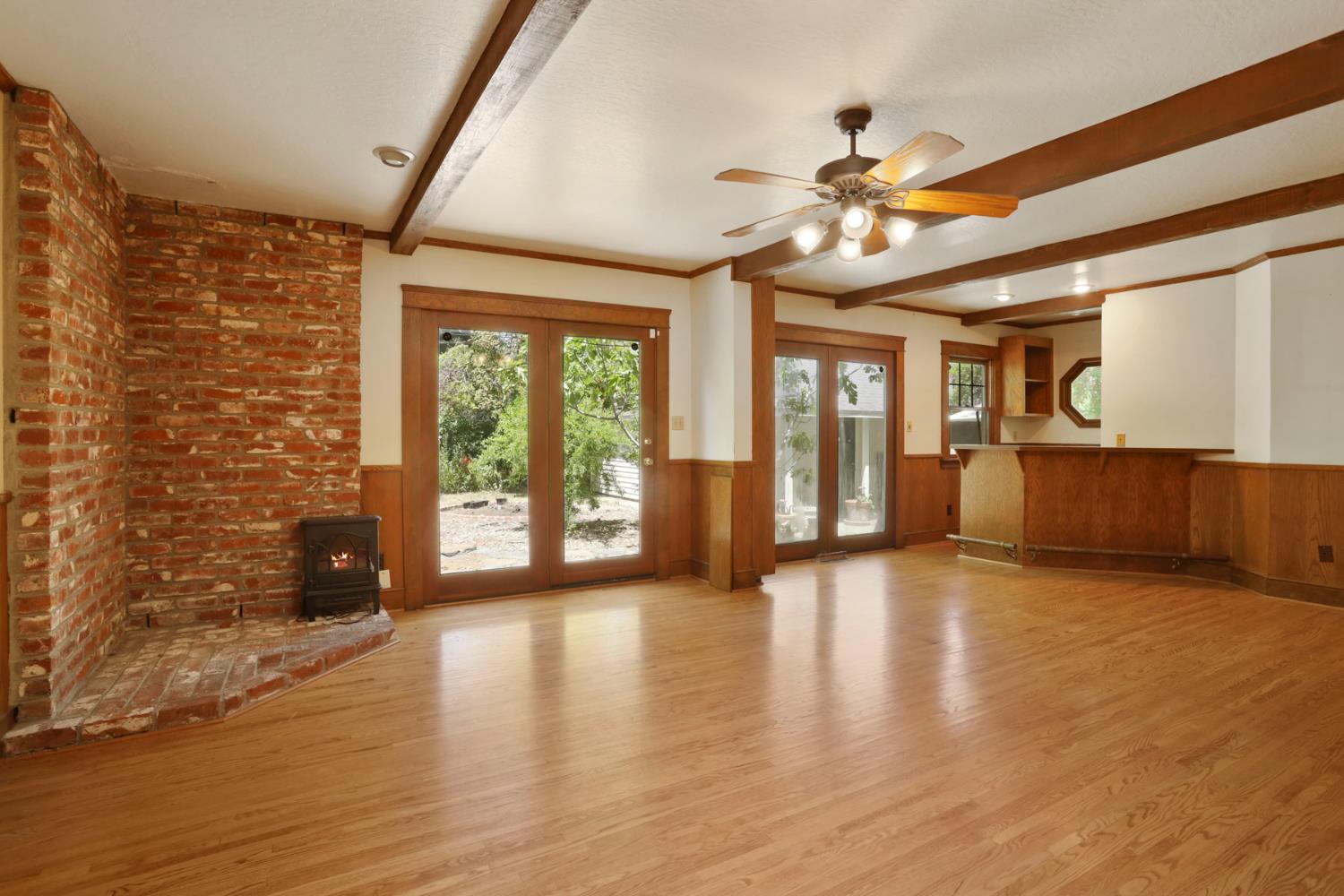 Detail Gallery Image 13 of 51 For 105 W Euclid Ave, Stockton,  CA 95204 - 4 Beds | 2 Baths