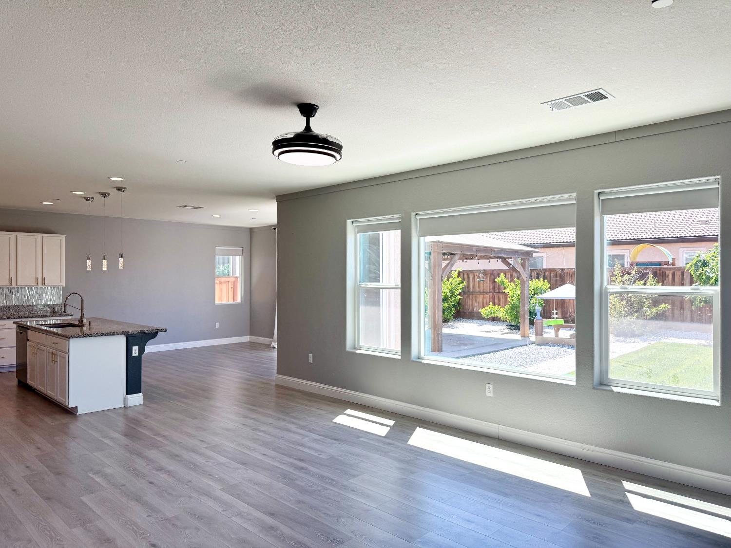 Detail Gallery Image 8 of 47 For 21161 Cabernet Dr, Patterson,  CA 95363 - 5 Beds | 3 Baths