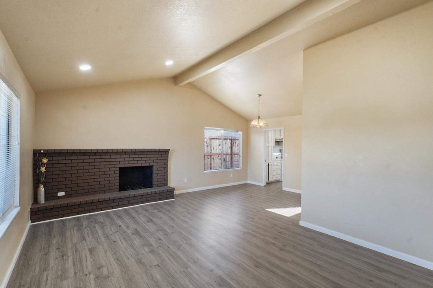 Detail Gallery Image 4 of 21 For 2433 Marguerite Way, Ceres,  CA 95307 - 3 Beds | 2 Baths