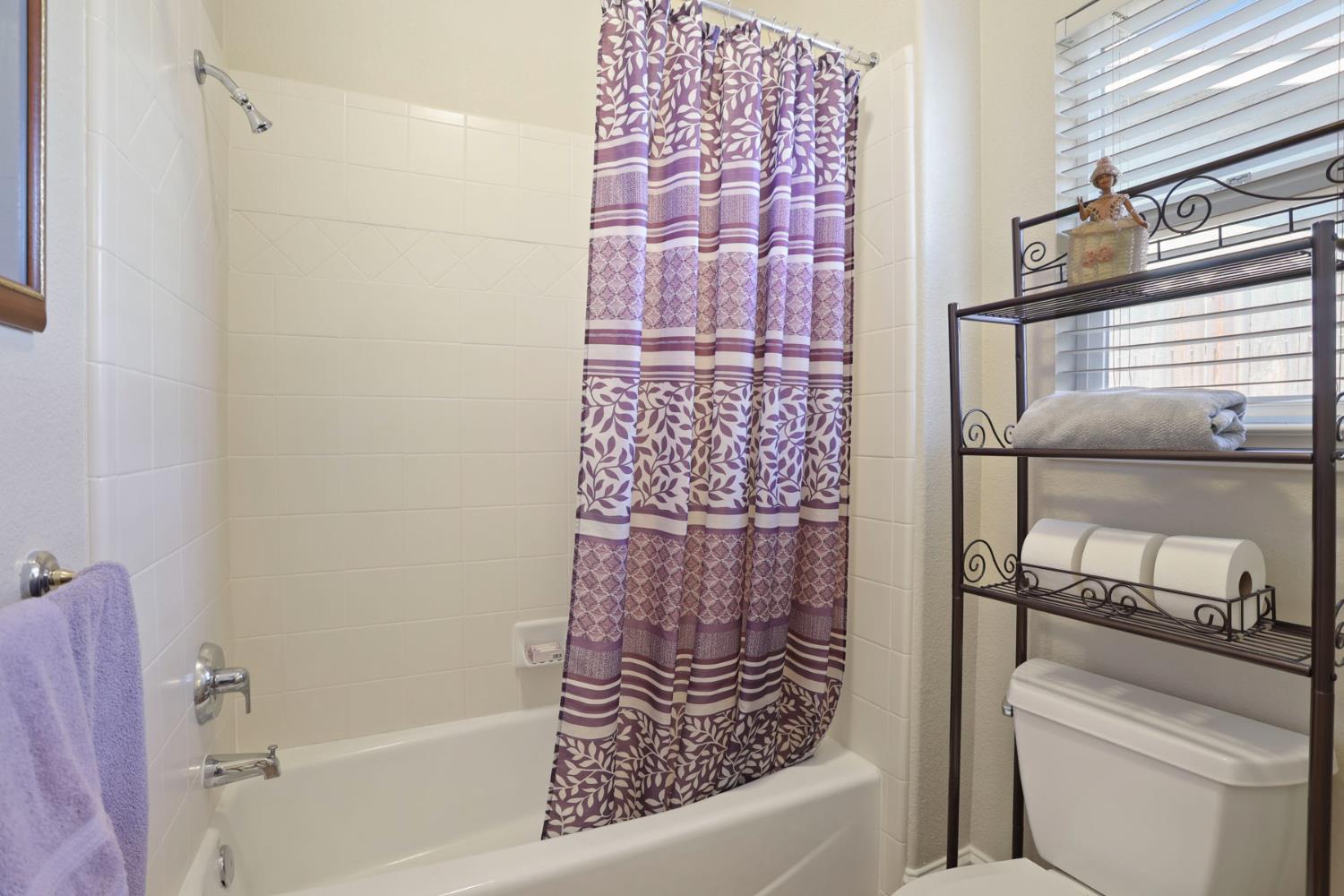 Detail Gallery Image 36 of 41 For 1930 Crystalwood Ln, Lodi,  CA 95242 - 3 Beds | 2 Baths